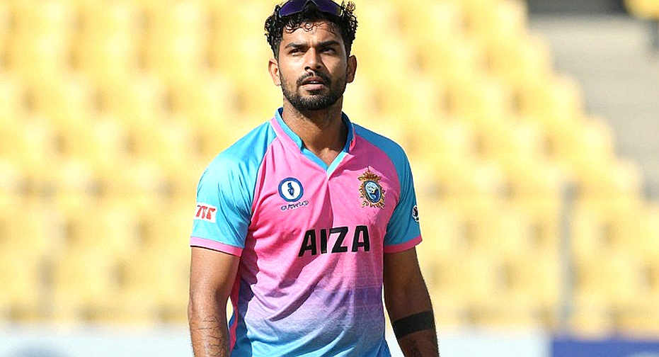 ব্যালকনির কিনারায় ছোট ছেলেটি: ক্রিকেটের লকাররুম সংস্কৃতির নীরব ধস