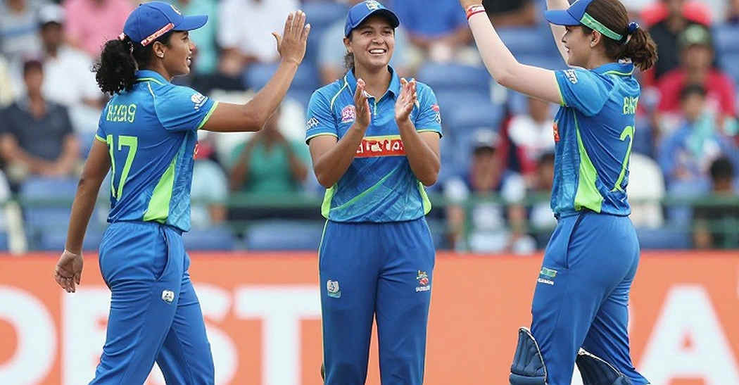 উসমান খাওয়াজার দীর্ঘ নীরবতা: ক্রিকেট যখন নিজের খেলোয়াড়ের শরীর চেনে না