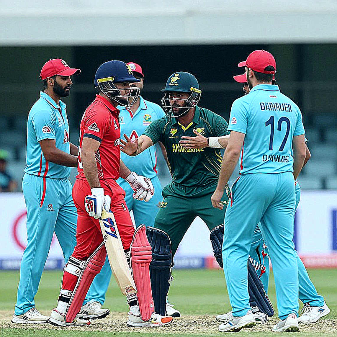 ৫ কোটির পেসার, ৪০ লাখের স্পিনার: হায়দরাবাদ-দিল্লির বিনিময়টা কাগজে যত সহজ, হিসাবে তত নয়